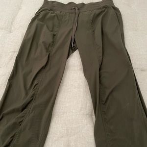 LuluLemon Dance Studio Mid-Rise Jogger. Lulu size 8. Draw string.